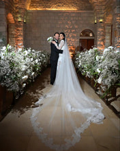C2023-LSL3366 - Vestido de novia transparente de encaje con pedrería y manga larga y velo