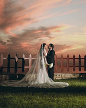C2023-LSL3366 - Vestido de novia transparente de encaje con pedrería y manga larga y velo