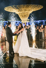 C2023-B2277 - Vestido de novia estilo tubo con pedrería brillante y sobrefalda de cola desmontable