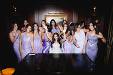 C2023-B2277 - Vestido de novia estilo tubo con pedrería brillante y sobrefalda de cola desmontable