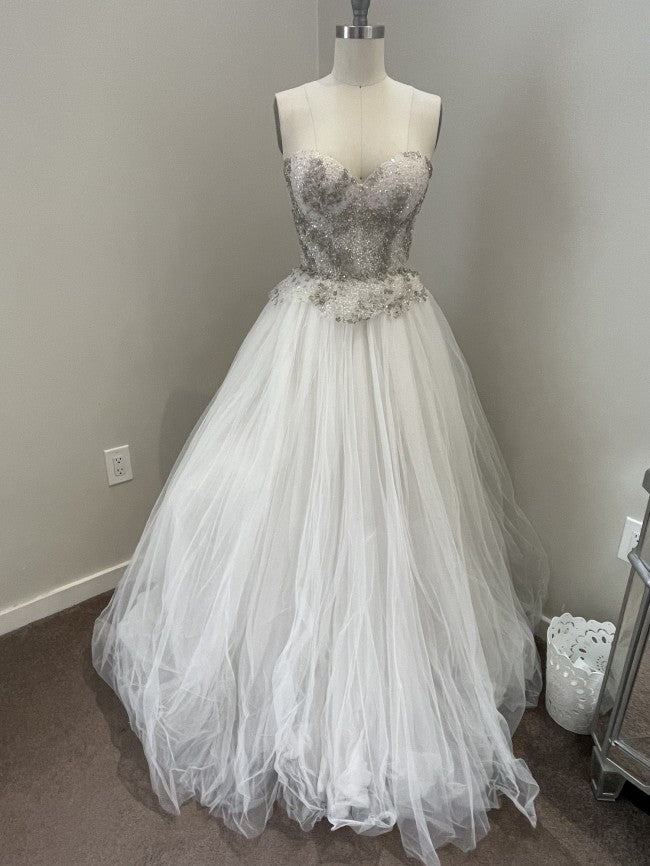 C2023-SBG7 - Robe de mariée en organza sans bretelles en dentelle perlée incrustée