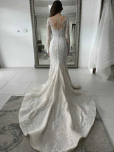 C2023-LSB770S - Vestido de novia de diseñador con pedrería, manga larga transparente y cola catedral
