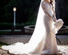 C2023-LSB770S - Vestido de novia de diseñador con pedrería, manga larga transparente y cola catedral