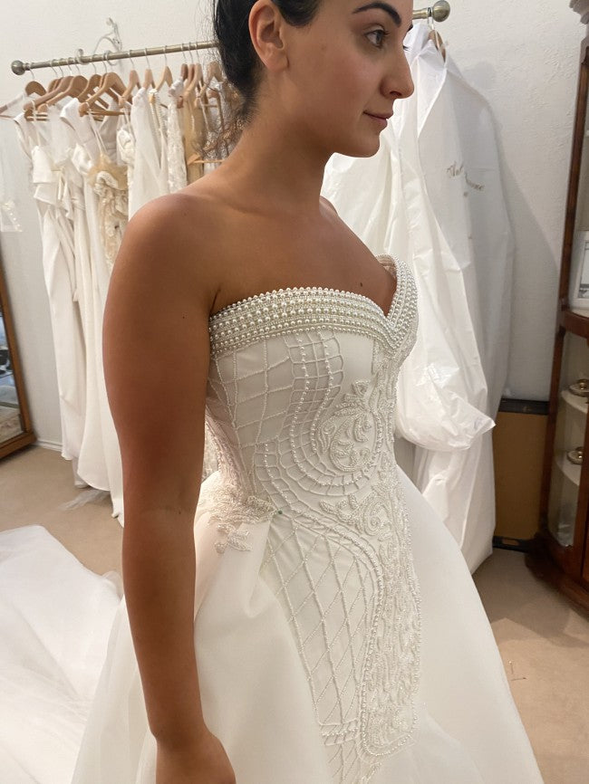 Robe de mariée sans bretelles, ajustée et évasée, brodée de perles, C2023-SP775
