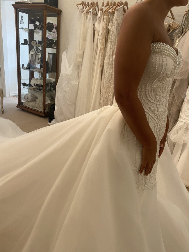 Robe de mariée sans bretelles, ajustée et évasée, brodée de perles, C2023-SP775