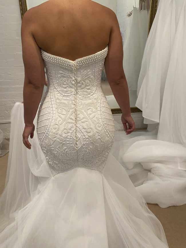 Robe de mariée sans bretelles, ajustée et évasée, brodée de perles, C2023-SP775