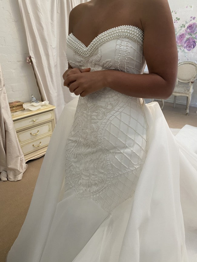 Robe de mariée sans bretelles, ajustée et évasée, brodée de perles, C2023-SP775
