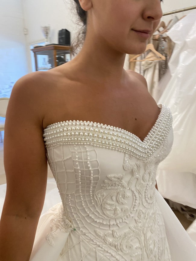 Robe de mariée sans bretelles, ajustée et évasée, brodée de perles, C2023-SP775