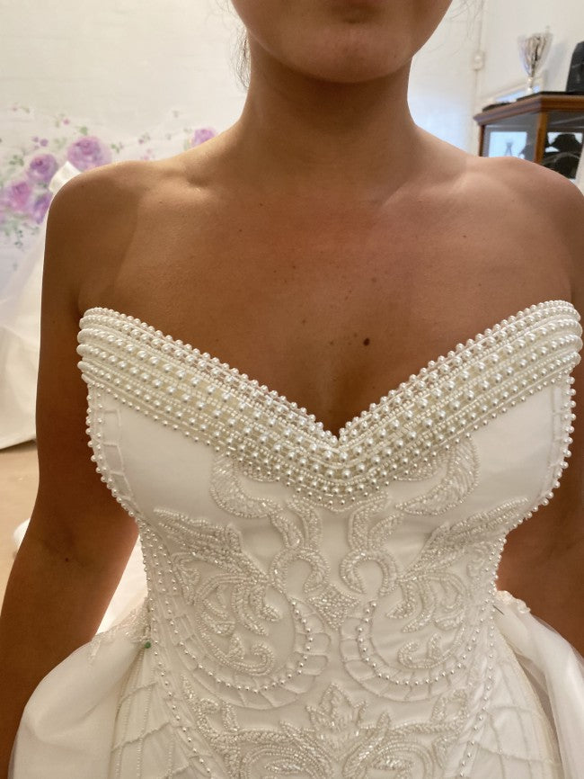 Robe de mariée sans bretelles, ajustée et évasée, brodée de perles, C2023-SP775