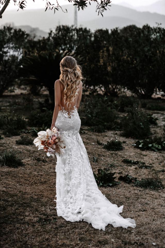 Robe de mariée sexy sans manches, col en v, motif de fleurs 3D, avec traîne cathédrale, C2023-VF40