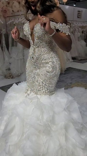C2022-FF787 - Vestido de novia de vuelo, con hombros descubiertos, pedrería de cristal de Swarovski y falda sirena de tul con volantes