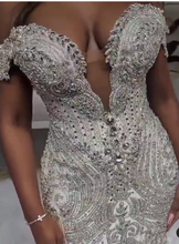 C2022-FF787 - Vestido de novia de vuelo, con hombros descubiertos, pedrería de cristal de Swarovski y falda sirena de tul con volantes