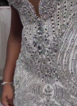 C2022-FF787 - Vestido de novia de vuelo, con hombros descubiertos, pedrería de cristal de Swarovski y falda sirena de tul con volantes