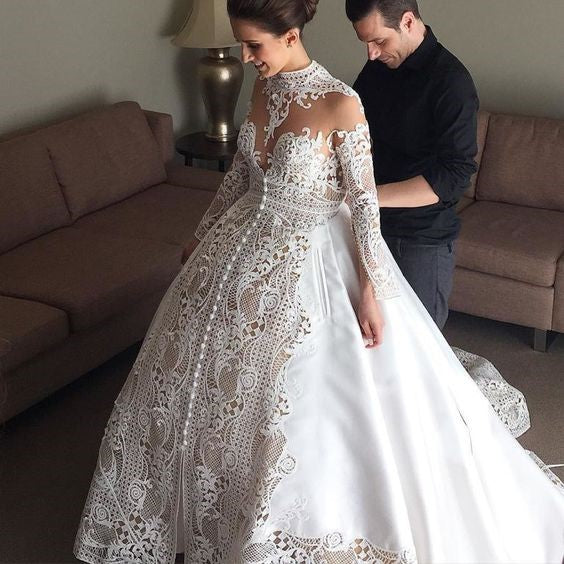 C2023-IRJC - Obtenez une version inspirée de ce modèle de robe de mariée à col et manches longues J'aton Couture