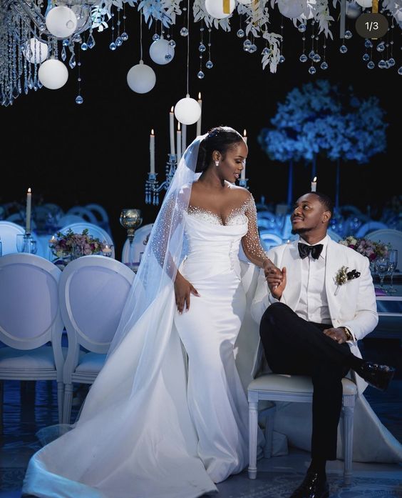 C2023-SLS751 - robe de mariée à manches longues et épaules dénudées avec perles de cristal swarovski transparent