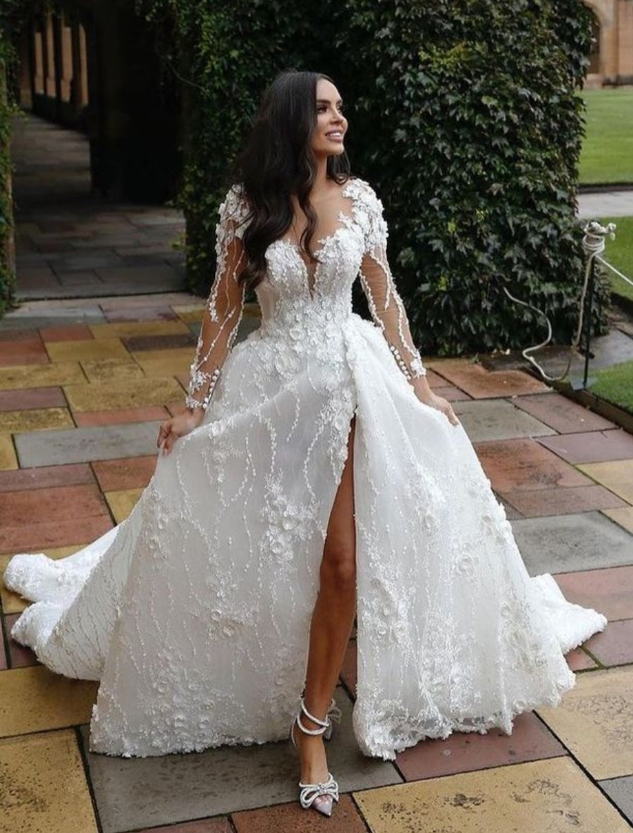 C2024-LSV11 - Vestido de novia transparente de manga larga con escote ilusión y abertura en la pierna
