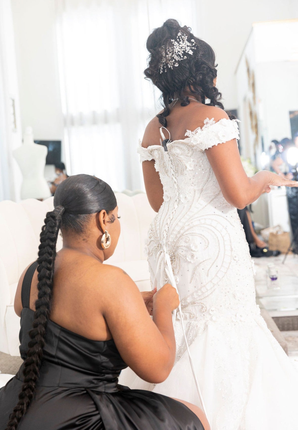 C2025-EA2855 - Off the Shoulder fit-and-flare beaded embroidery wedding gown