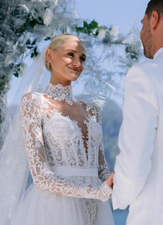 C2024-LS119 - Robe de mariée en dentelle à manches longues avec décolleté illusion et traîne amovible