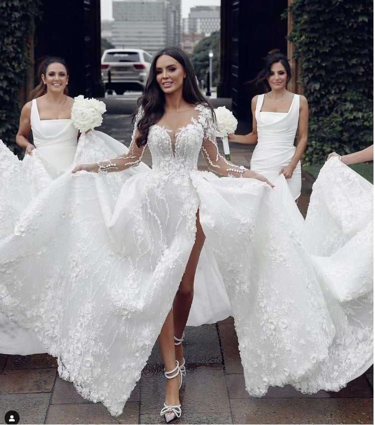 C2024-LSV11 - Vestido de novia transparente de manga larga con escote ilusión y abertura en la pierna