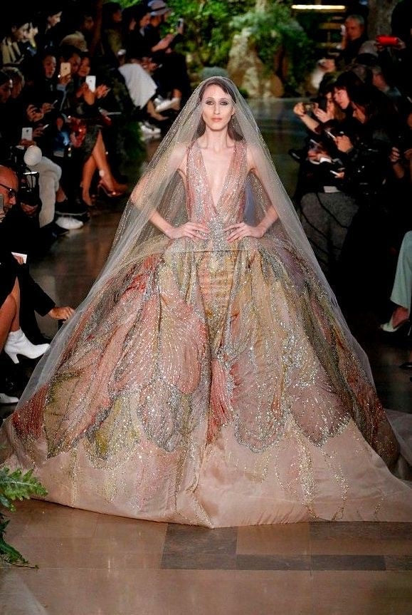 C2023-BG88C - Robe de mariée robe de bal multicolore sans manches à encolure dégagée avec traîne cathédrale