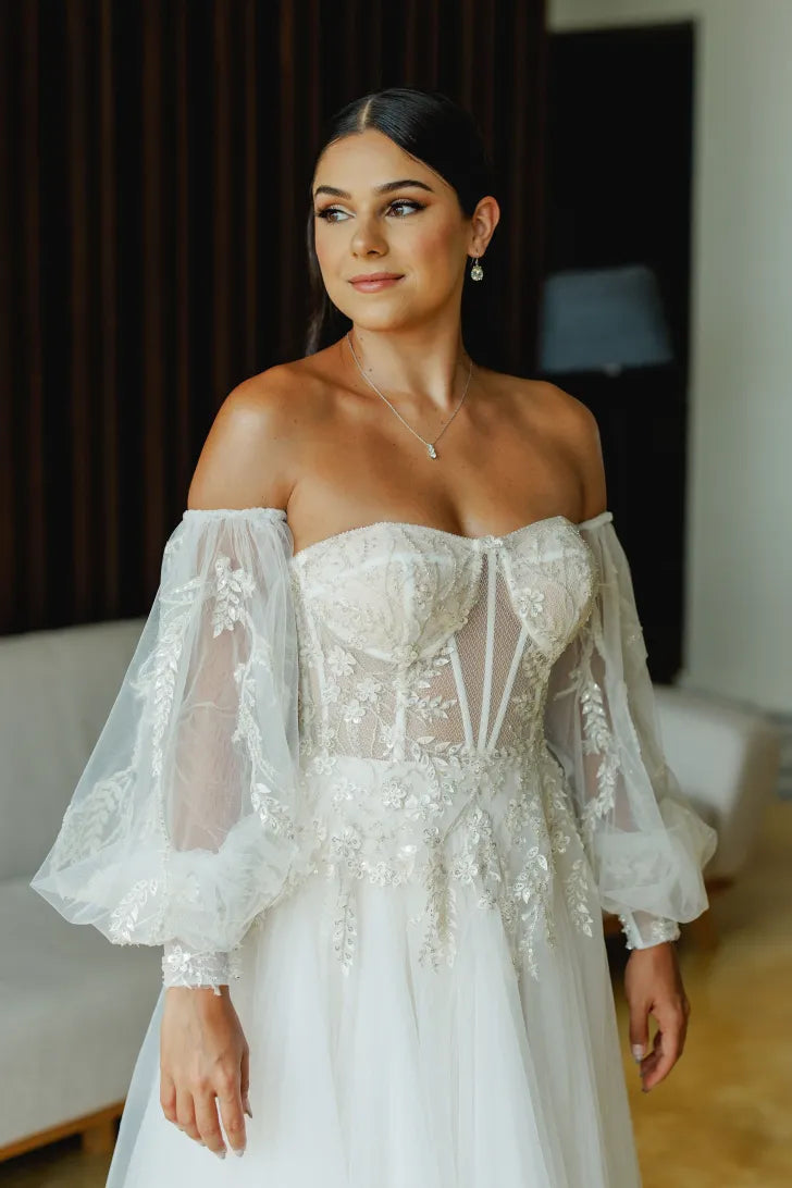 Robe de mariée trapèze sans bretelles en dentelle perlée, manches longues évêque détachables, C2023-SAB11