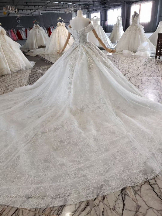 Estilo 80914 - Vestido de novia con hombros descubiertos y pedrería