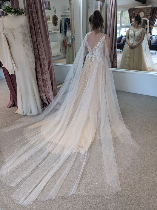 Robe de mariée en dentelle grande taille à col en V 