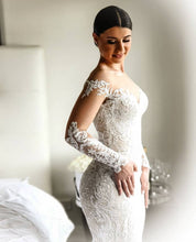 C2022-LS363 - Vestido de novia de manga larga con escote ilusión transparente y cola desmontable