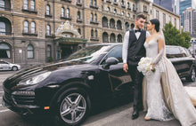 C2022-LS363 - Vestido de novia de manga larga con escote ilusión transparente y cola desmontable
