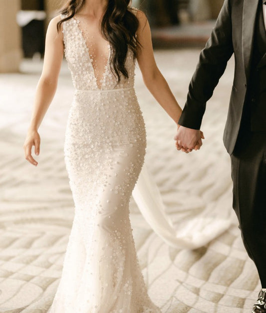 C2022-SV320 - robe de mariée transparente sans manches à motif floral et col en V