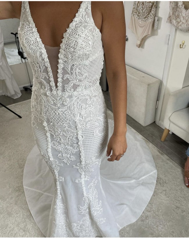 Robe de mariée brodée sexy sans manches, col en v, avec traîne, C2022-SVN61