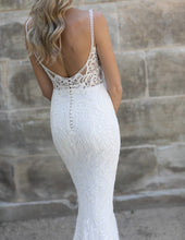 C2022-be882 backless v-neck embroidered wedding gown with straps