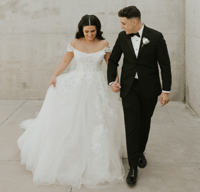C2022-OSB202 - off the shoulder scoop neck formal wedding ball gown
