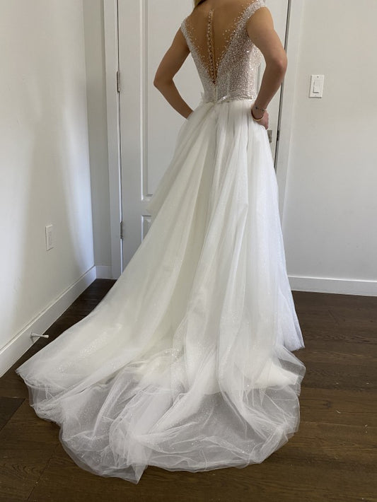 C2022-IN618 - Robe de mariée de créateur à épaules dénudées et décolleté illusion avec strass