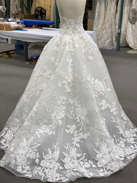 C2022-SFB822 - sweetheart strapless lace wedding ball gown