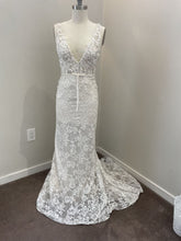 C2022-SV551 - Vestido de novia de encaje sin mangas con cuello en V y falda desmontable