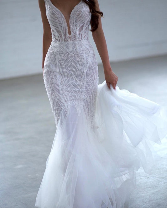 C2022S-044 sleeveless sexy v-neck line beaded wedding gown