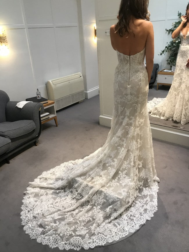 C2022-SL668 robe de mariée bustier en dentelle avec traîne cathédrale