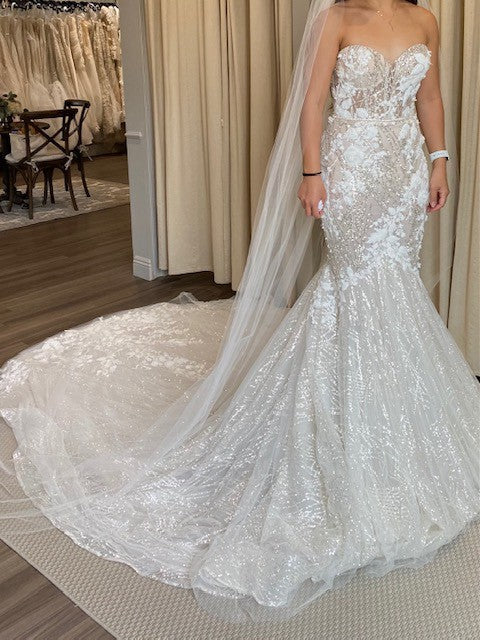 C2022-Sff39 robe de mariée sans bretelles ajustée et évasée à motif de fleurs 3D