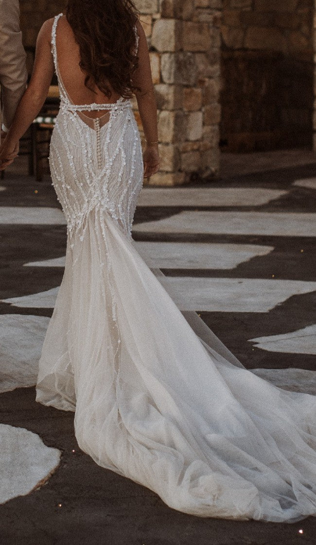 C2022-Sff771 - sleeveless fit-and-flare v-neck wedding gown