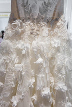 C2022-AL022 - Vestido de novia evasé con tirantes finos y motivo floral