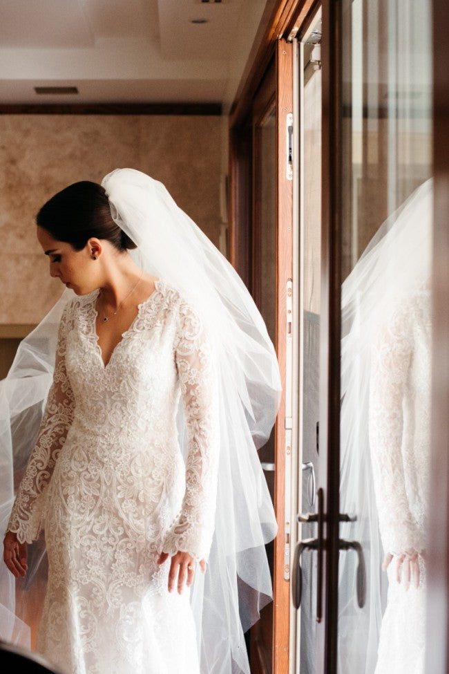 C2023-LSL225 robe de mariée en dentelle à manches longues et col en V