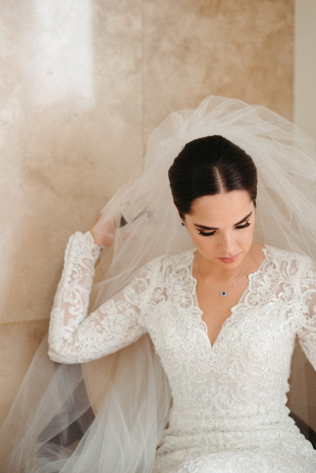 C2023-LSL225 robe de mariée en dentelle à manches longues et col en V