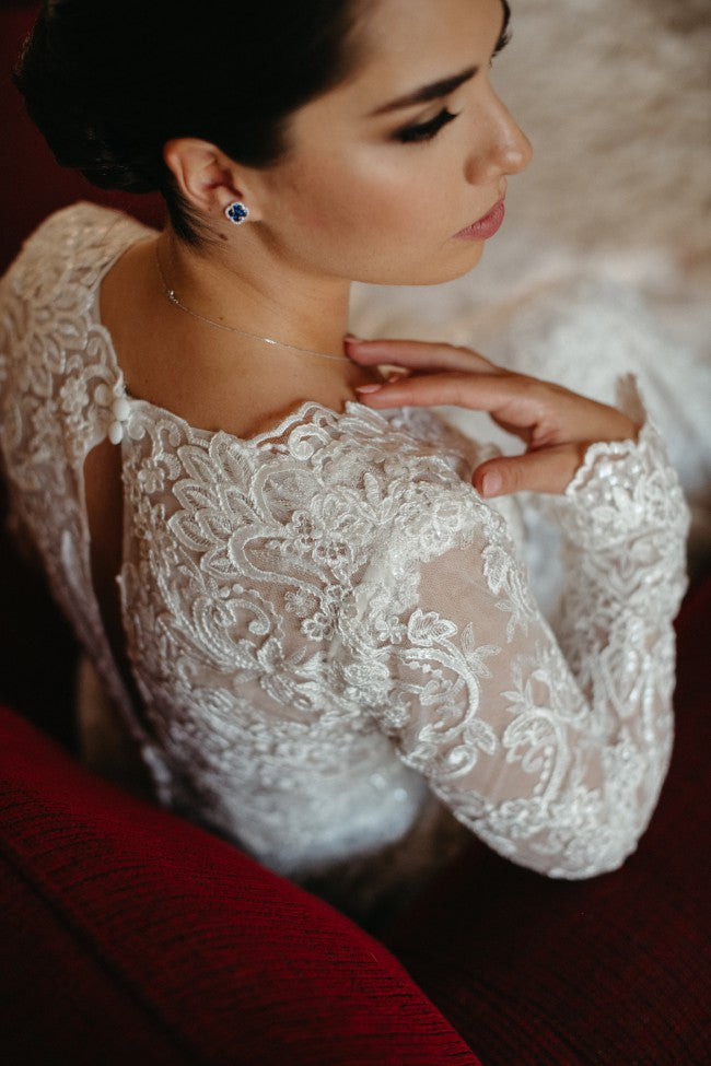 C2023-LSL225 robe de mariée en dentelle à manches longues et col en V
