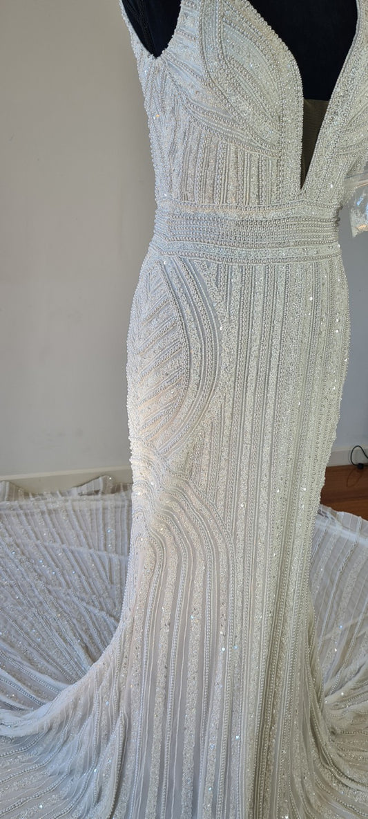 C2023-svb888 - sleeveless sexy v-neck bugle beaded wedding gown