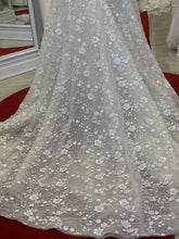 C2023-A661 Vestido de novia de talla grande con motivo floral y tirantes