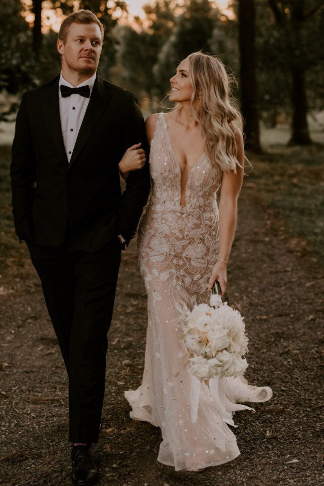 C2023-SSV411 sleeveless deep sexy v-neck beaded fit-and-flare lace wedding gown