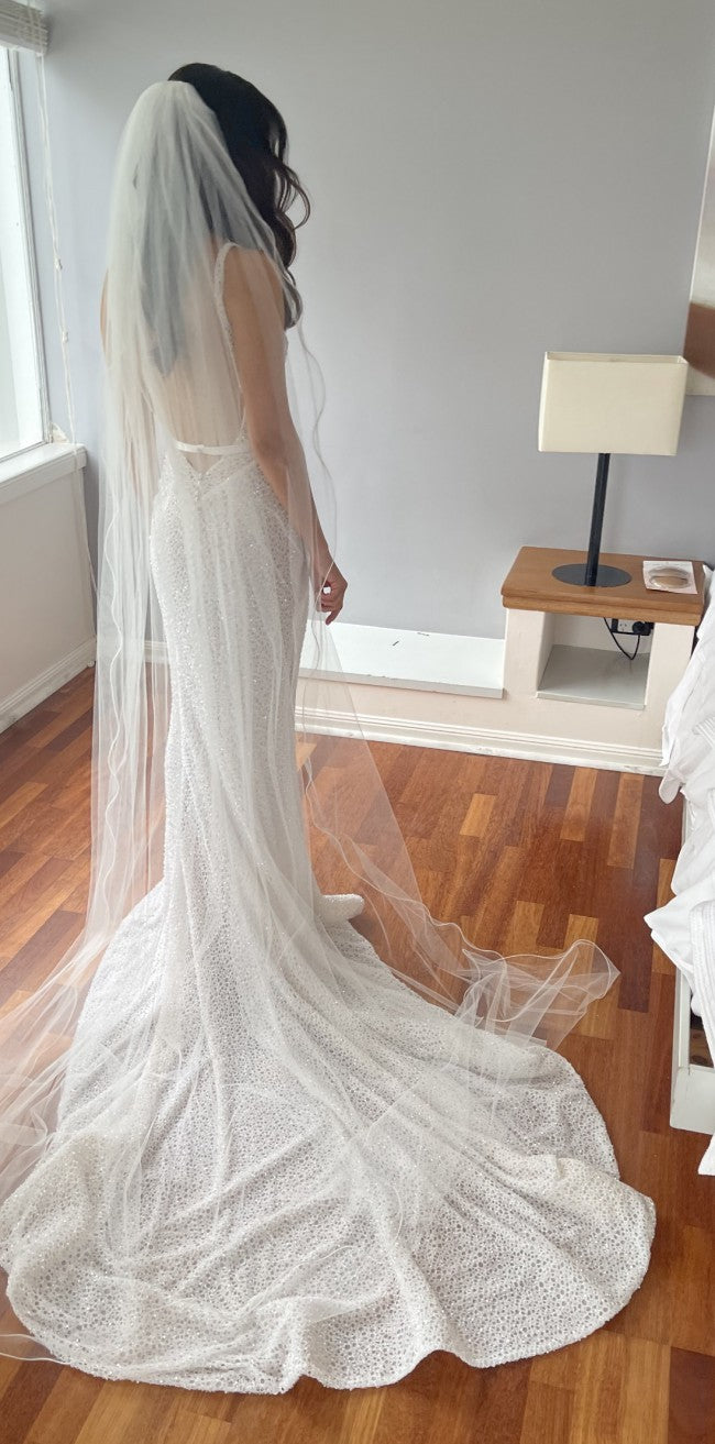 C2023-SS114 sleeveless scoop neck fitted wedding gown with small empire waist belt