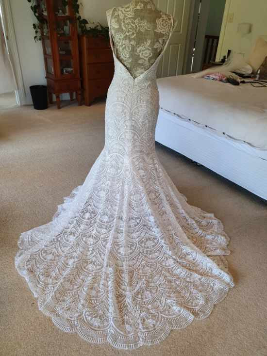 Robe de mariée sexy en dentelle, col en v, avec bretelles spaghetti, C2023-SSV610