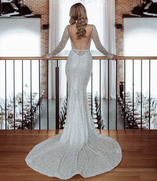 C2023-LS771 vestido de novia sin espalda de manga larga con cuentas de cristal y lentejuelas y línea de busto abierta